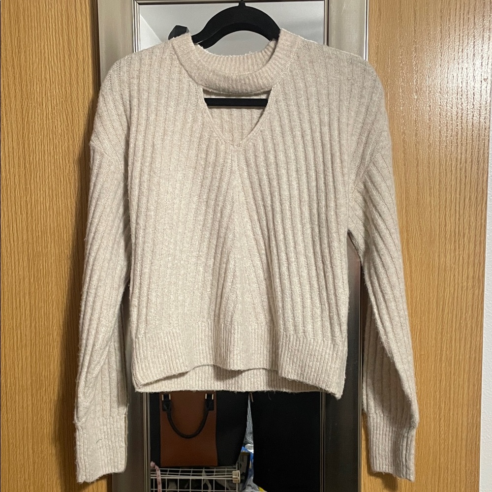 SO Cream V-Neck with banded collar Sweater size Medium